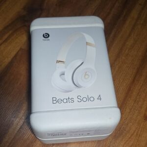 Beats Solo 4 Wireless Headphones Nwb